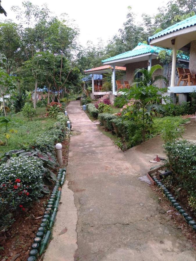Phusam Big Resort Ko Mook Esterno foto